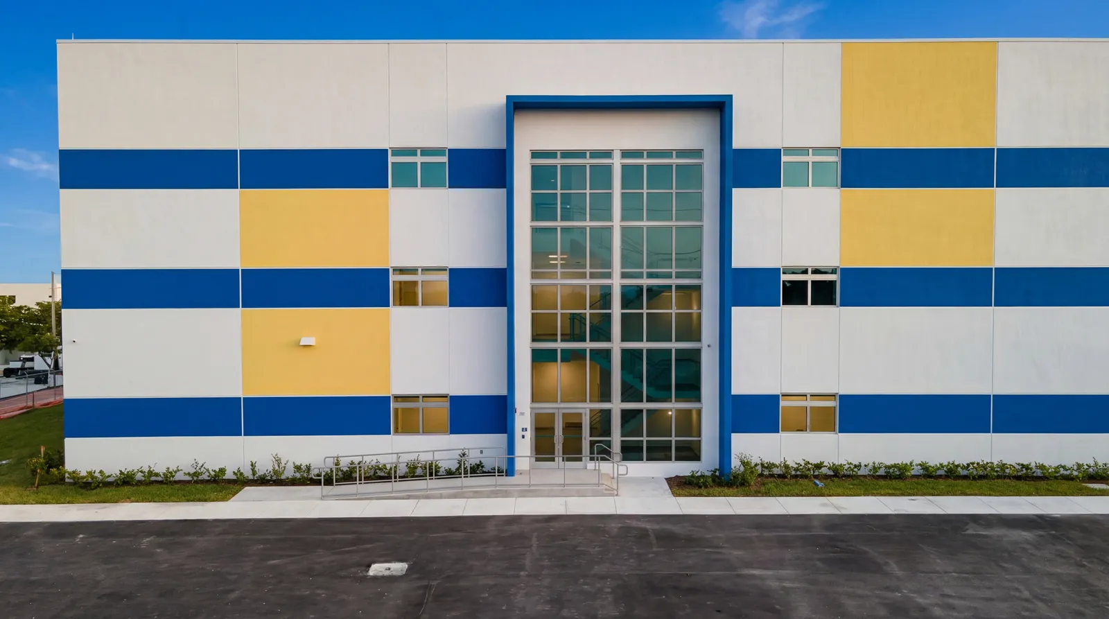 4515 State Road 7 — Lauderdale Lakes, FL